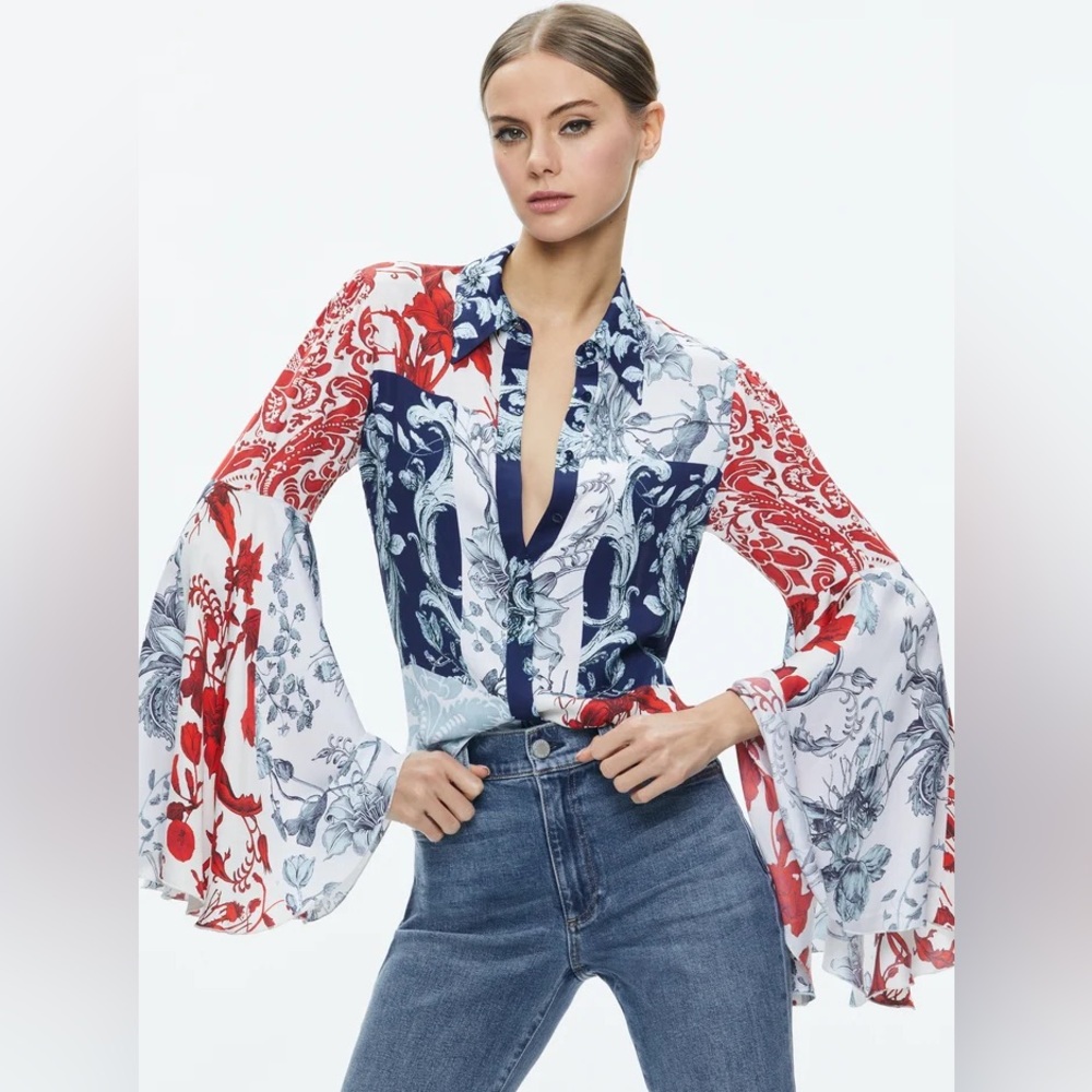 Alice + Olivia Willa Fitted Placket Bell Sleeve Top Size XL